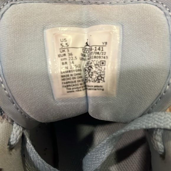 Nike Air Jordan Low, Ice Blue, Y3.5 - Picture 6 of 7
